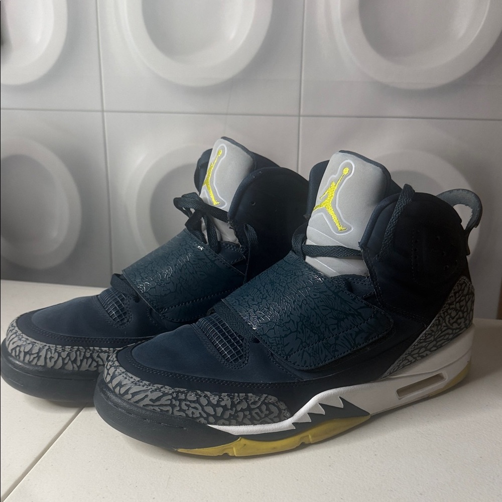 Jordan Men's Navy Grey Yellow Elephant Print Basketball Sneakers